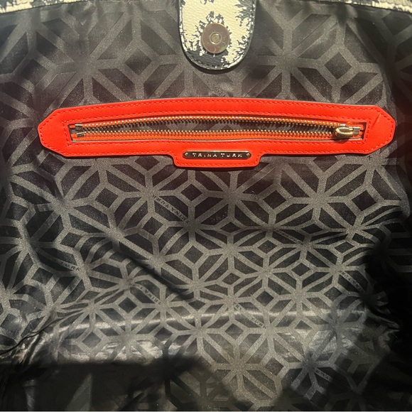 EUC barely used Trina Turk black and white travel
luxury large tote. - Picture 4 of 6